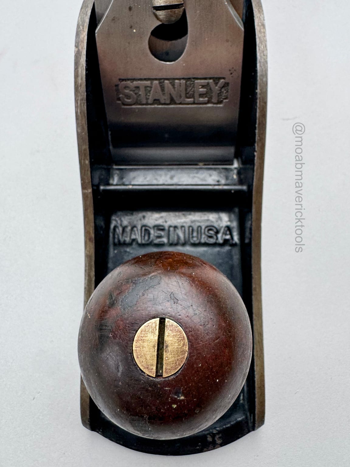 Front view of the well-preserved Stanley Bailey No. 5 showing clean lever cap, original dark knob, and intact black japanning