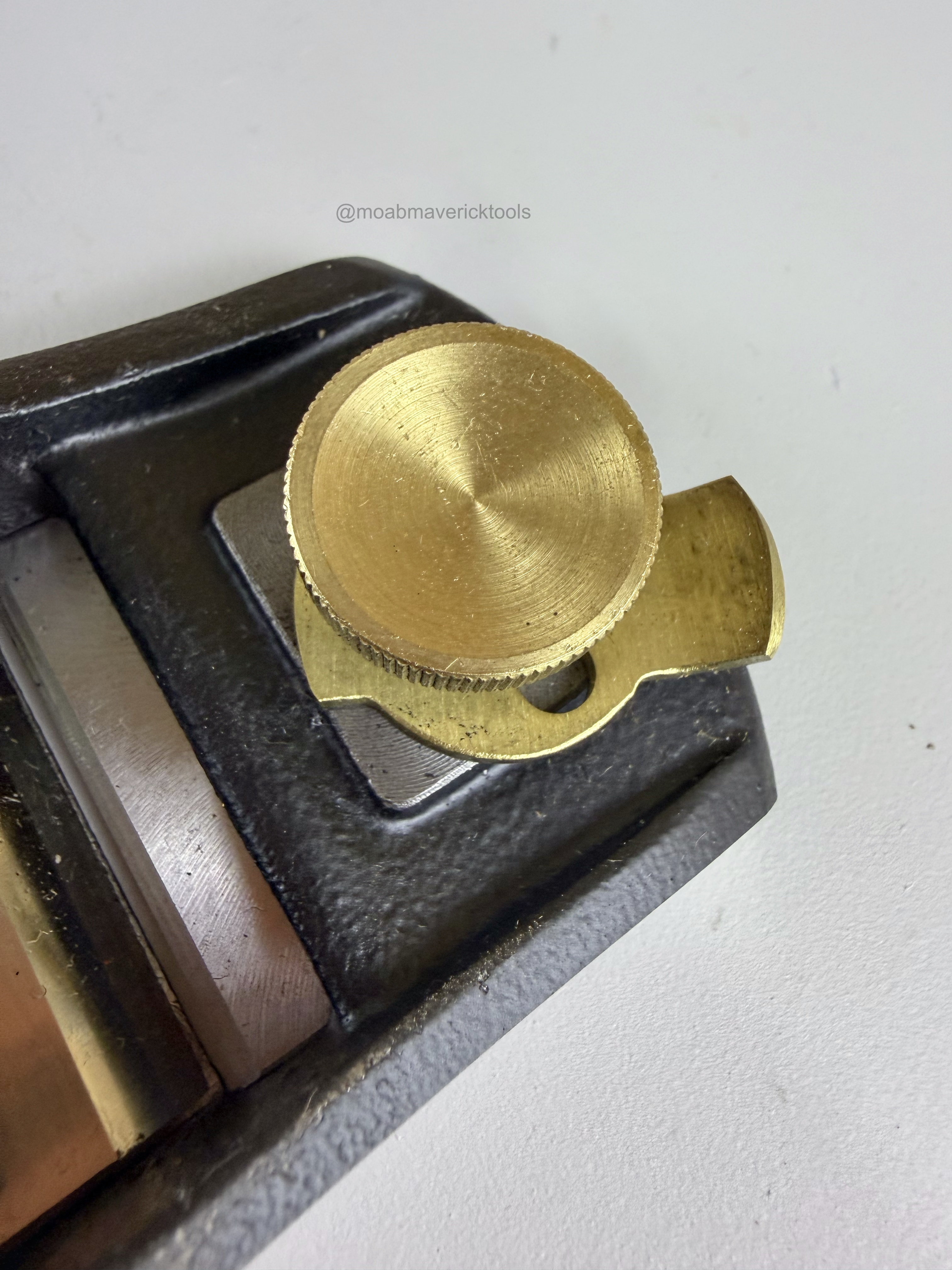 Close-up of Stanley No. 60½ block plane brass adjustable-mouth control